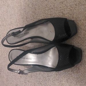 Anne Klein - Size 7.5 - Black Pumps